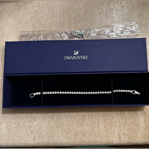Swarovski Deluxe Tennis Bracelet - Picture 1 of 2